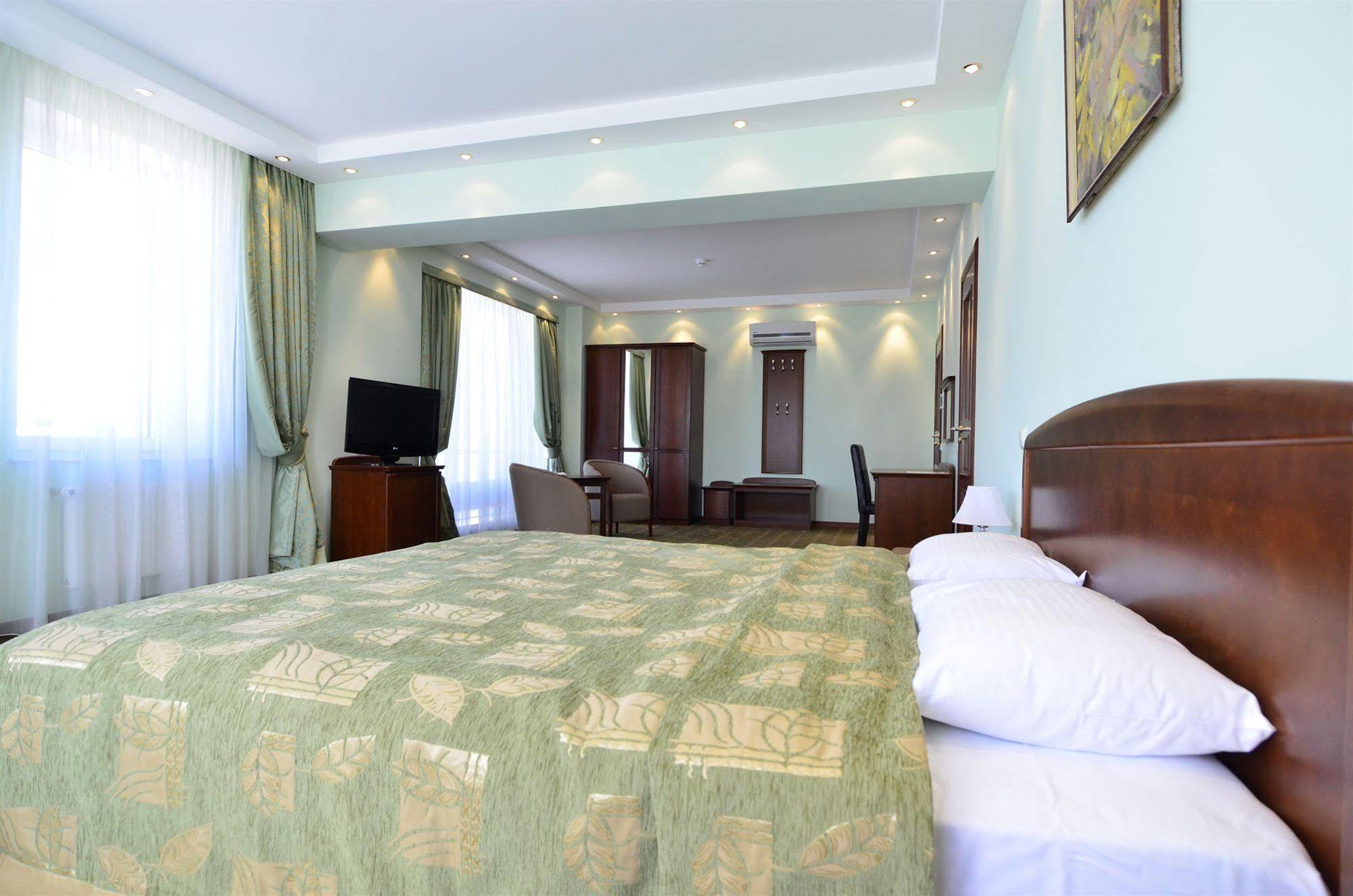 Platinum Hotel Chisinau Luaran gambar