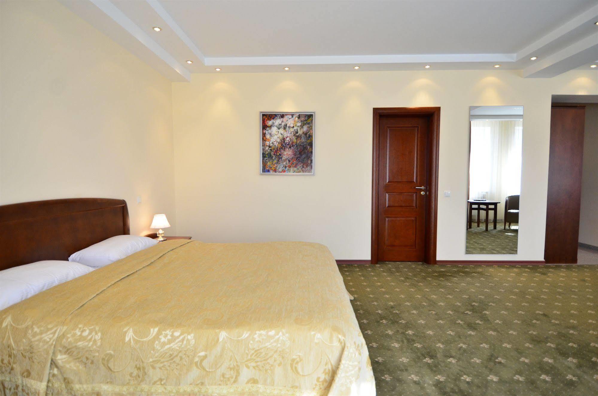 Platinum Hotel Chisinau Luaran gambar