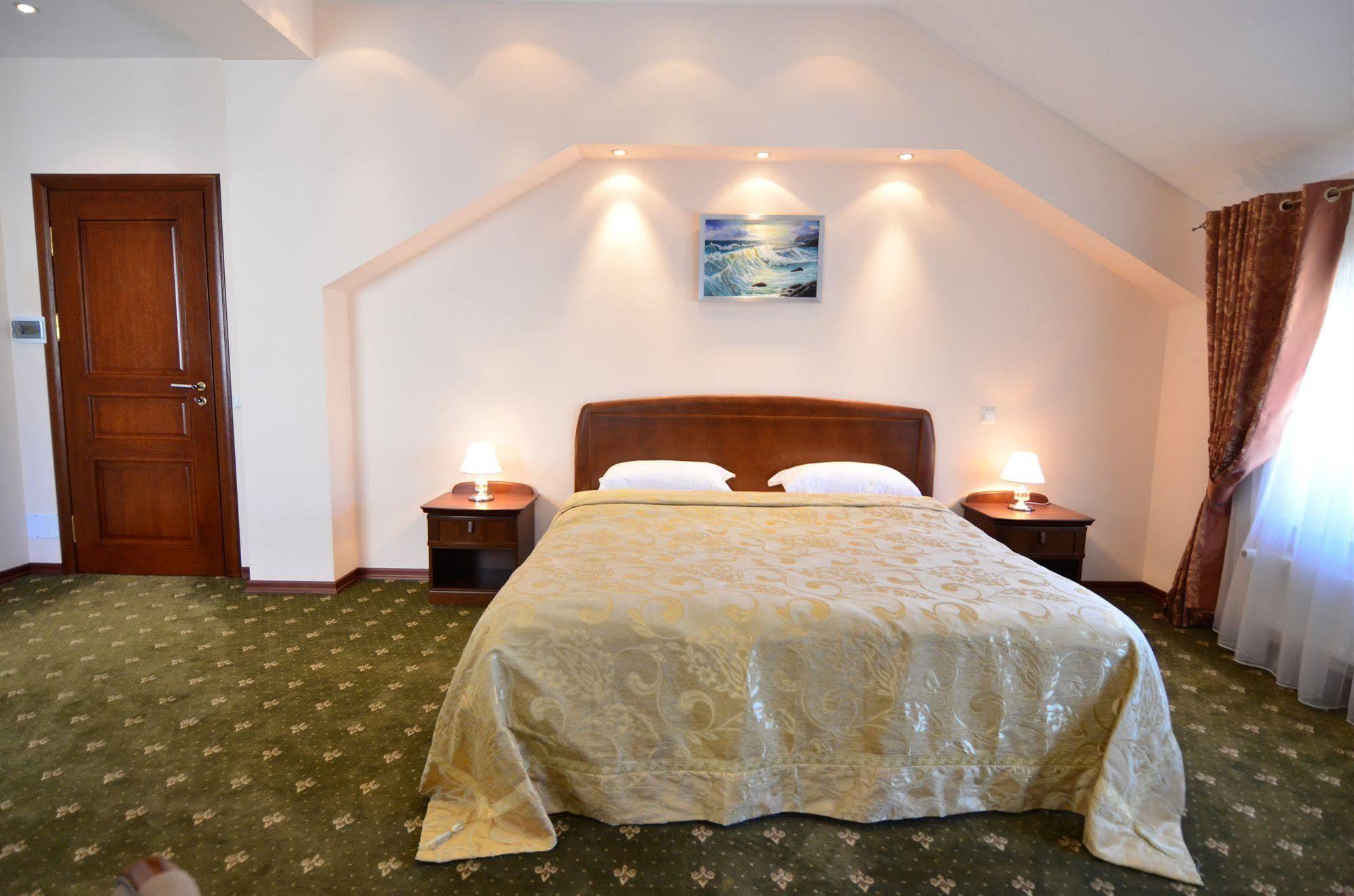 Platinum Hotel Chisinau Luaran gambar