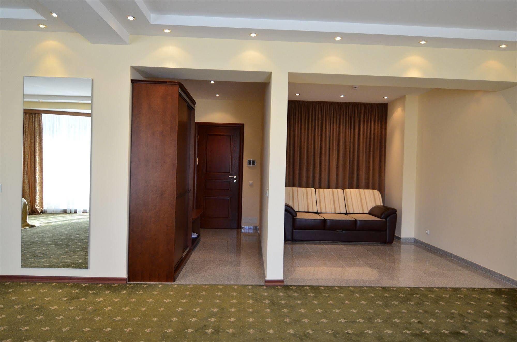 Platinum Hotel Chisinau Luaran gambar